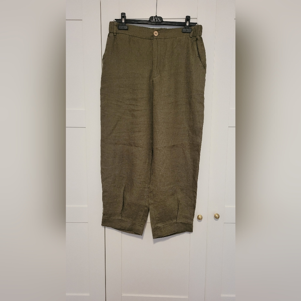Green Ankle Cropped Pants with Textured Fabric